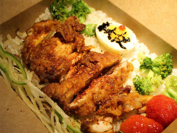 脆皮鸡米饭